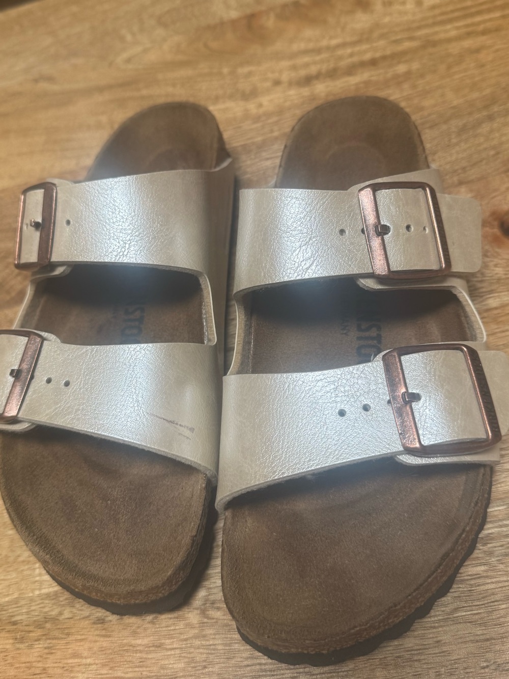 Birkenstock Arizona Slide Sandals in Metallic Cream/light gold